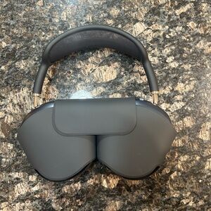 Apple AirPods Max (Space Gray / Black) – BRAND NEW SEALED